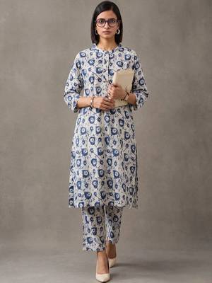 women printed regular cotton kurta with trousers 1