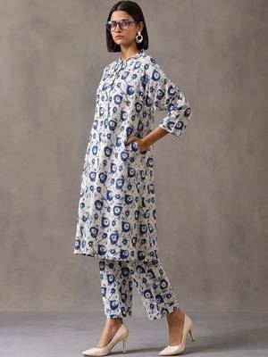 women printed regular cotton kurta with trousers 2