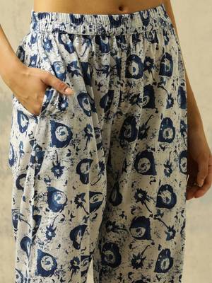women printed regular cotton kurta with trousers 4