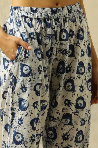 women printed regular cotton kurta with trousers