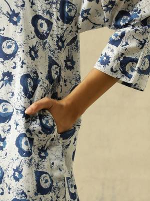 women printed regular cotton kurta with trousers 5