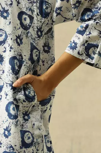 women printed regular cotton kurta with trousers