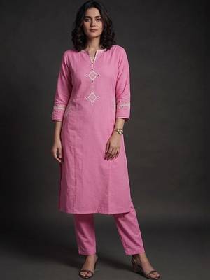 women ethnic motifs embroidered regular thread work kurta with trousers 1