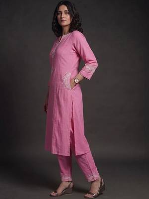women ethnic motifs embroidered regular thread work kurta with trousers 2