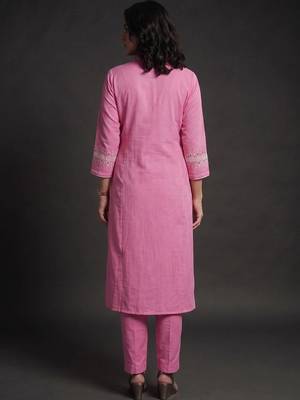 women ethnic motifs embroidered regular thread work kurta with trousers 3