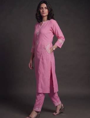women ethnic motifs embroidered regular thread work kurta with trousers 4