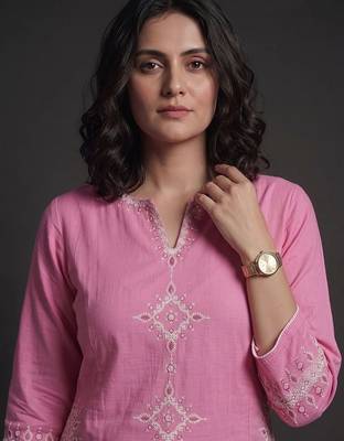 women ethnic motifs embroidered regular thread work kurta with trousers 7