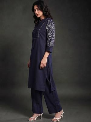 women ethnic motifs embroidered regular thread work kurta with palazzos 2