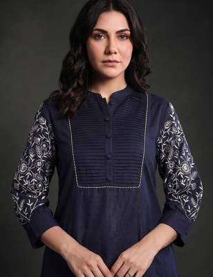 women ethnic motifs embroidered regular thread work kurta with palazzos 7