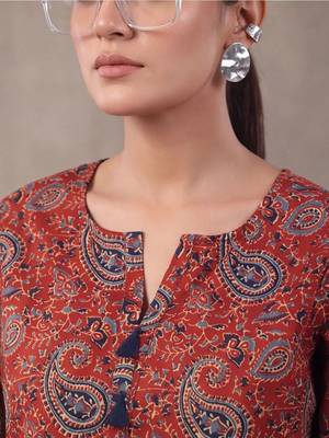 women paisley printed regular cotton kurti with farshi salwar 4