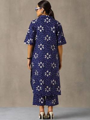 women printed regular cotton kurta with palazzos 3