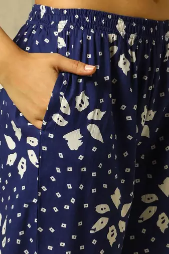 women printed regular cotton kurta with palazzos