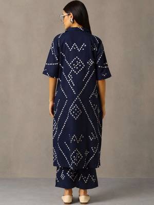 women printed regular cotton kurta with trousers 3