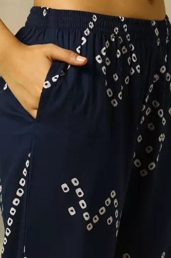 women printed regular cotton kurta with trousers