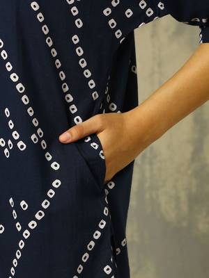 women printed regular cotton kurta with trousers 5