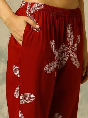 women floral printed regular cotton kurta with trousers 4