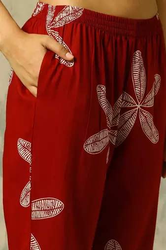 women floral printed regular cotton kurta with trousers