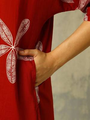 women floral printed regular cotton kurta with trousers 5