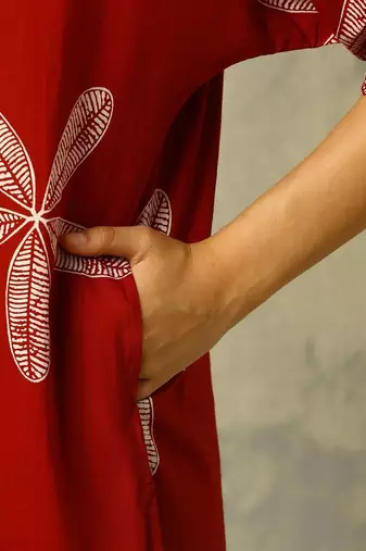 women floral printed regular cotton kurta with trousers
