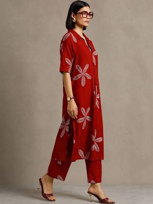 women floral printed regular cotton kurta with trousers 6