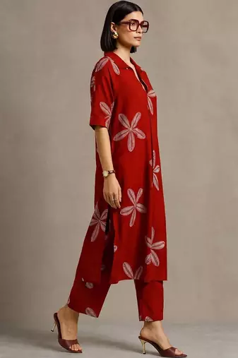 women floral printed regular cotton kurta with trousers