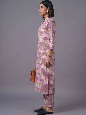 women printed regular kurta with trousers 2