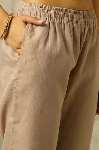 women regular kurta with trousers