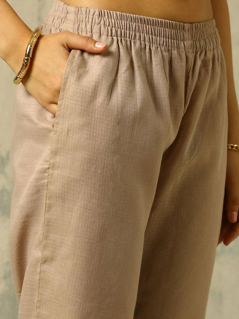 women regular kurta with trousers