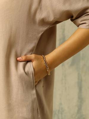 women regular kurta with trousers 5