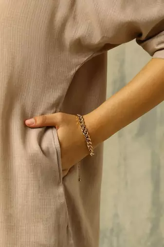 women regular kurta with trousers