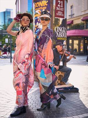 Peach peach-coloured purple abstract printed poly crepe saree 2