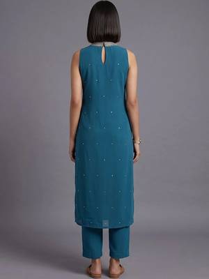 women regular beads and stones kurta with trousers 3