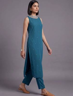 women regular beads and stones kurta with trousers 4