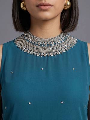 women regular beads and stones kurta with trousers 5