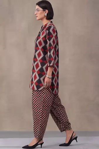 women printed regular cotton kurta with farshi salwar