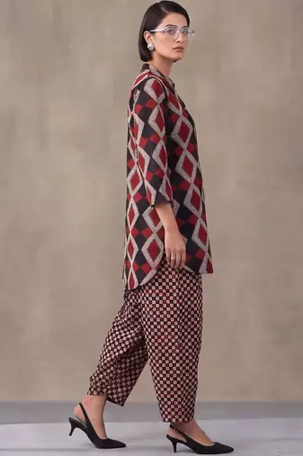 women printed regular cotton kurta with farshi salwar