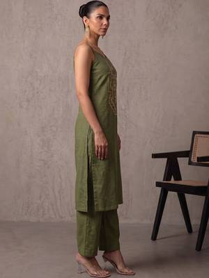 women ethnic motifs embroidered regular mirror work kurta with trousers 2