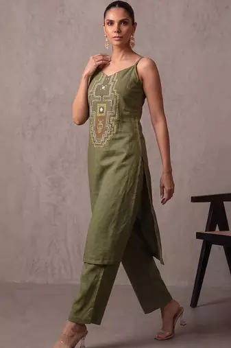 women ethnic motifs embroidered regular mirror work kurta with trousers