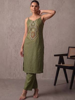 women ethnic motifs embroidered regular mirror work kurta with trousers 6