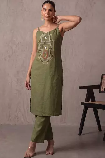 women ethnic motifs embroidered regular mirror work kurta with trousers