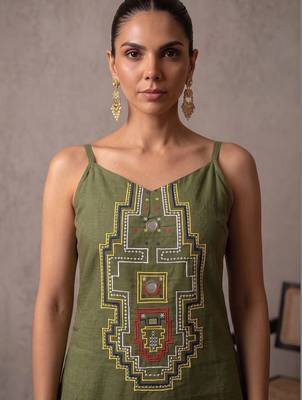 women ethnic motifs embroidered regular mirror work kurta with trousers 7