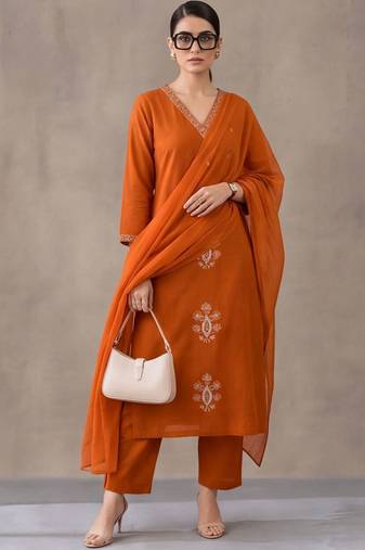 women ethnic motifs embroidered regular thread work cotton kurta with trousers & with dupatta