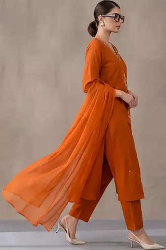 women ethnic motifs embroidered regular thread work cotton kurta with trousers & with dupatta