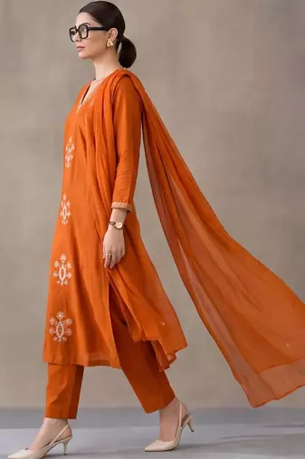 women ethnic motifs embroidered regular thread work cotton kurta with trousers & with dupatta