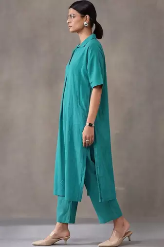 women striped regular cotton kurta with trousers