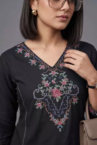 women ethnic motifs embroidered regular thread work kurta with trousers