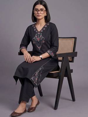 women ethnic motifs embroidered regular thread work kurta with trousers 7