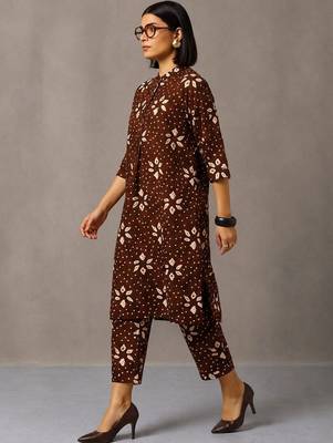 women floral printed regular cotton kurta with trousers 2