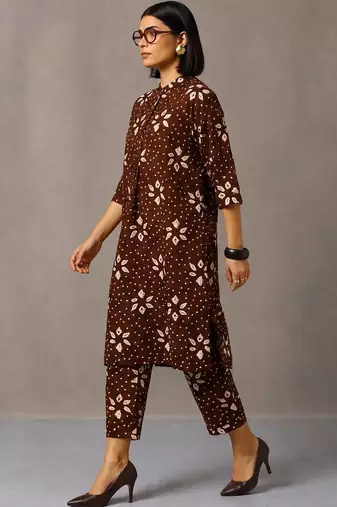 women floral printed regular cotton kurta with trousers