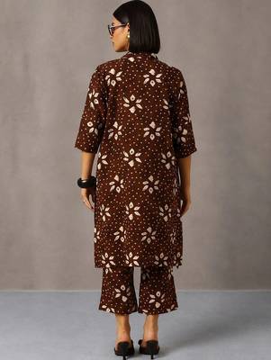 women floral printed regular cotton kurta with trousers 3